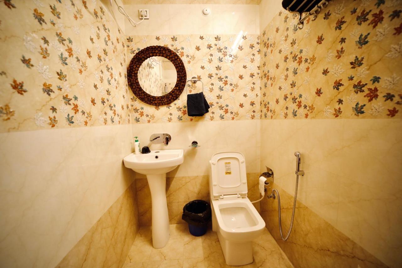 The Location, A Penthouse Hotel Dehradún Kültér fotó